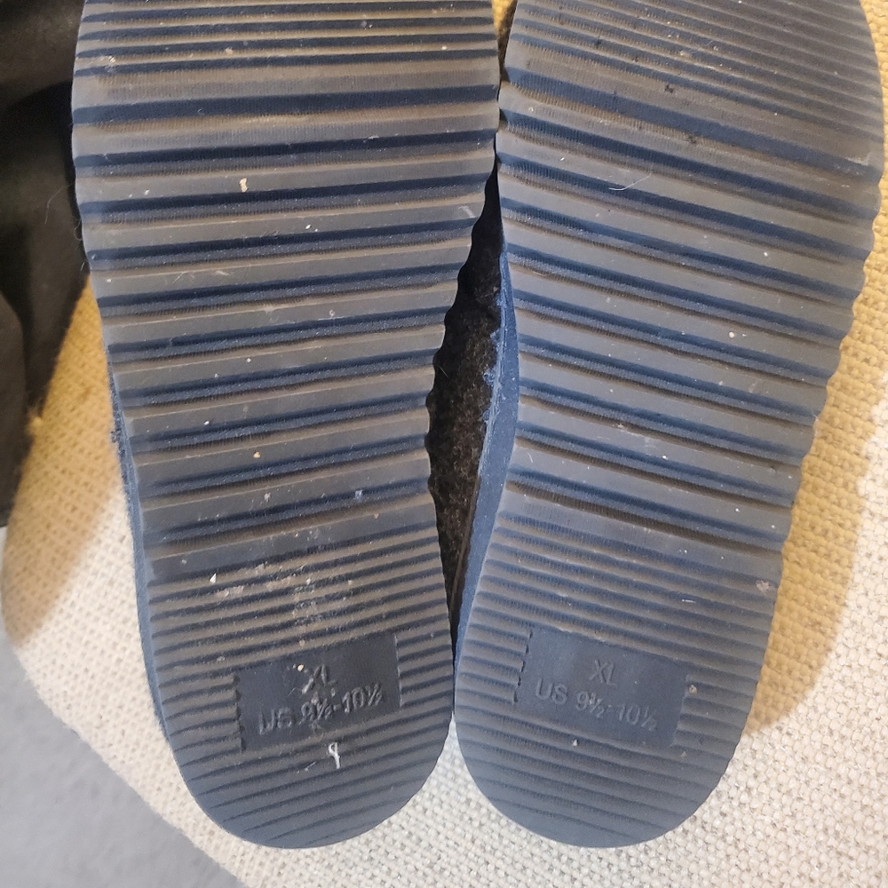 Skull Slippers - Picture 3 of 3